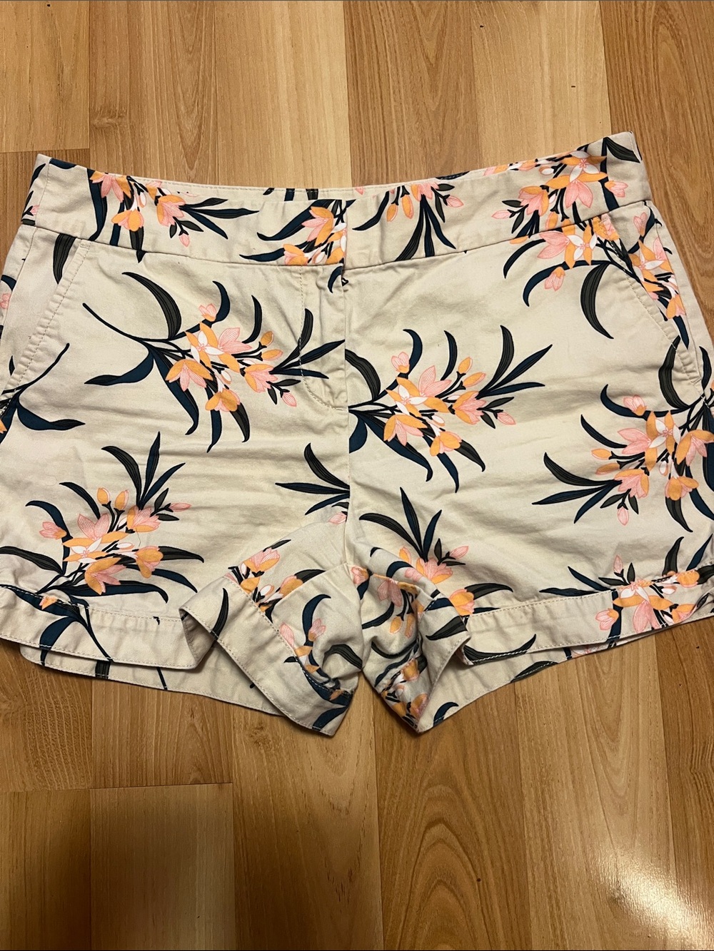 Loft shorts  flower print Light weight with front and back pockets.
